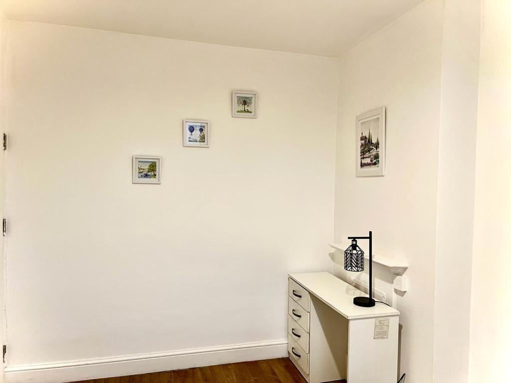 Shadwell Holiday Rooms ลอนดอน ภายนอก รูปภาพ