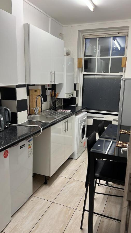 Shadwell Holiday Rooms ลอนดอน ภายนอก รูปภาพ