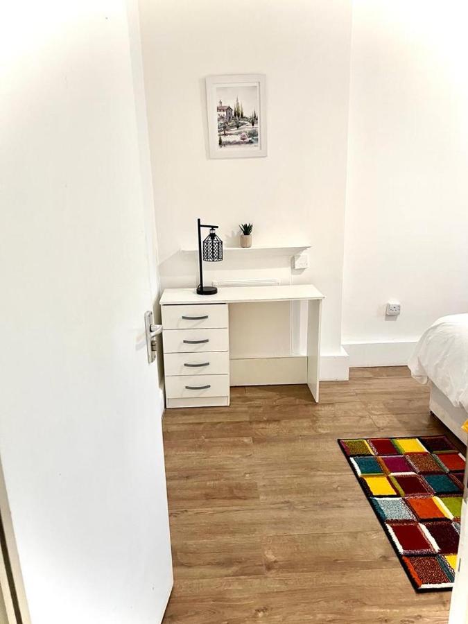 Shadwell Holiday Rooms ลอนดอน ภายนอก รูปภาพ