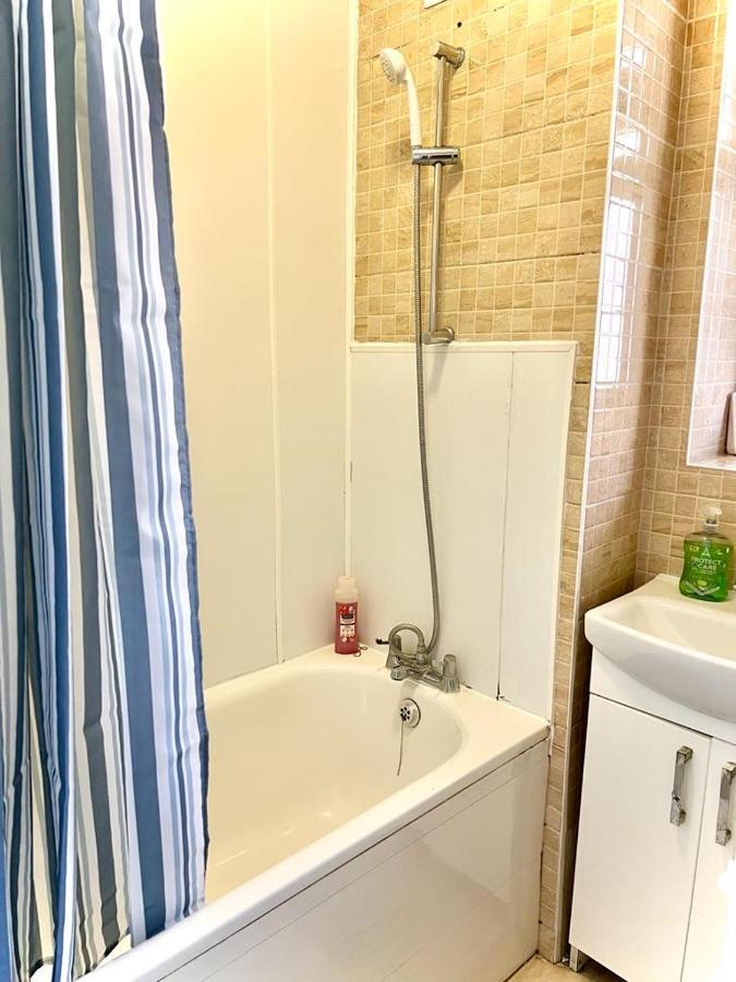 Shadwell Holiday Rooms ลอนดอน ภายนอก รูปภาพ