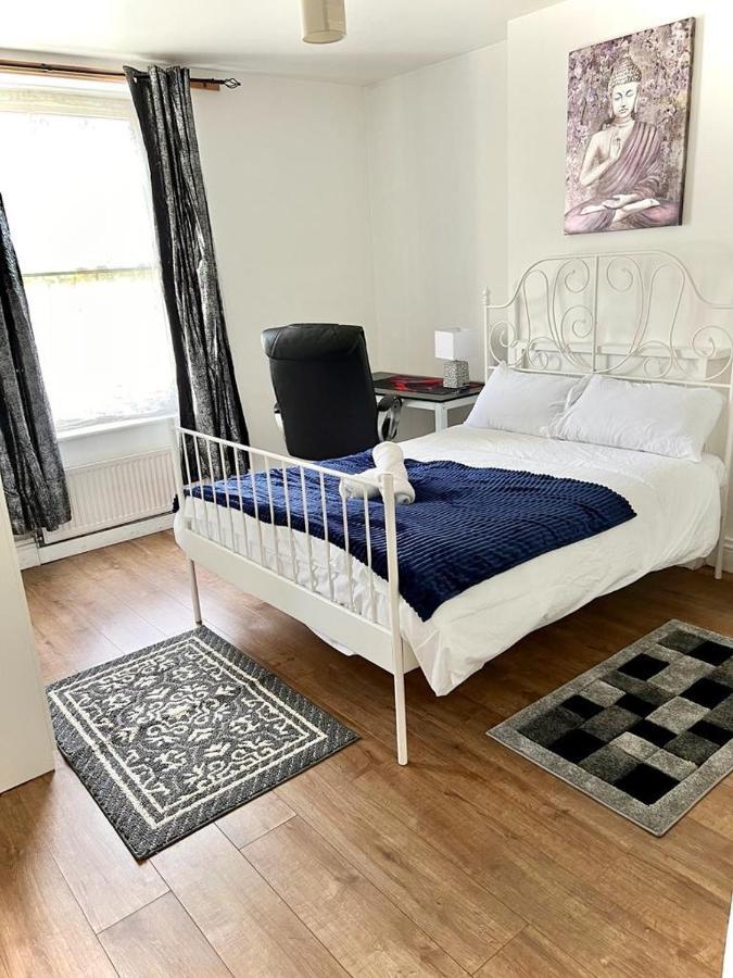 Shadwell Holiday Rooms ลอนดอน ภายนอก รูปภาพ