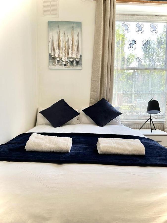 Shadwell Holiday Rooms ลอนดอน ภายนอก รูปภาพ