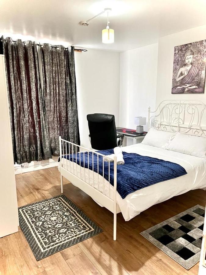Shadwell Holiday Rooms ลอนดอน ภายนอก รูปภาพ