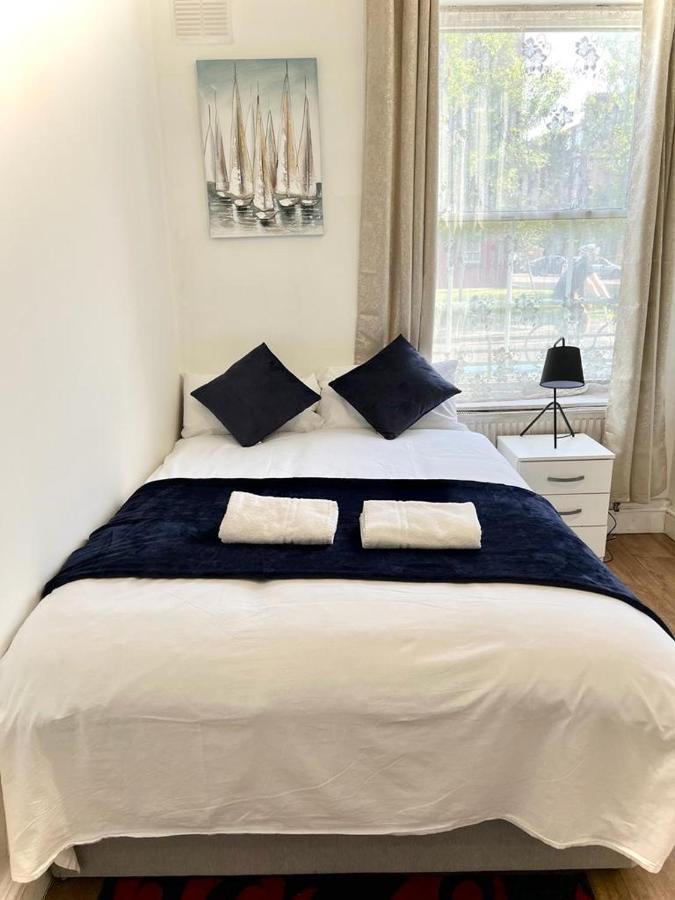Shadwell Holiday Rooms ลอนดอน ภายนอก รูปภาพ